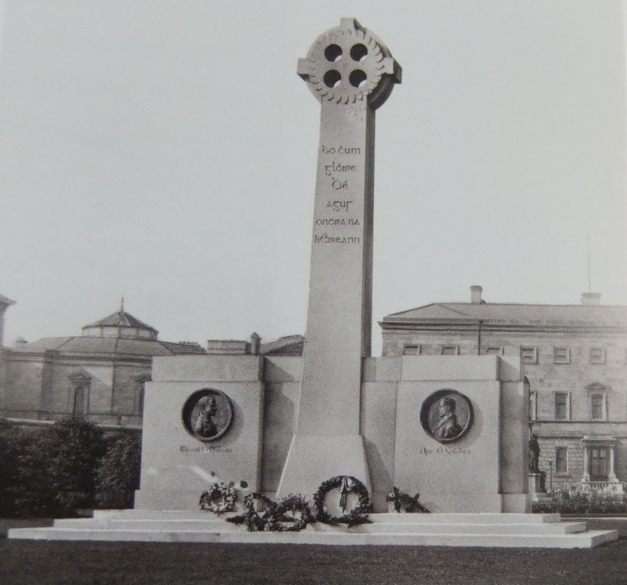Memorial cenotaph to Collins and Griffith, 1923