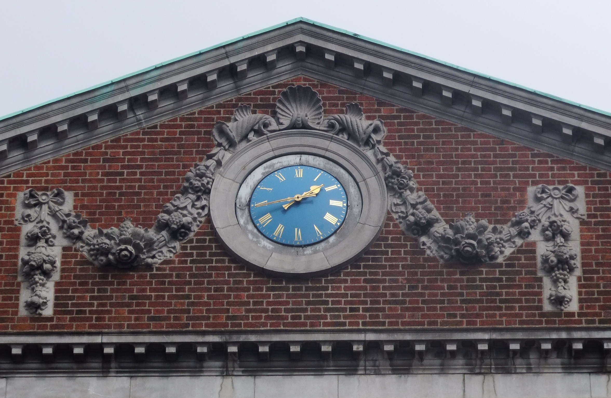 Decorative pediment with clock and carved festoons, National Maternity Hospital, Holles Street, by Albert Power, 1933