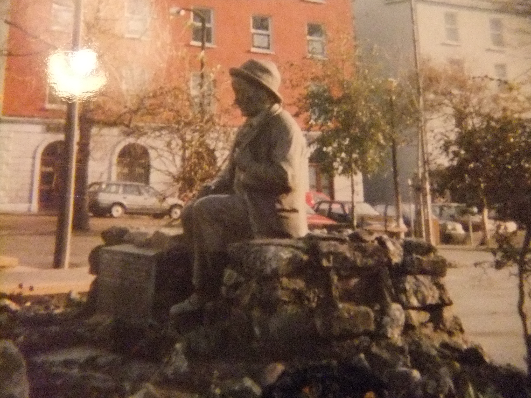 Bronze seated figure of Pádraic Ó Conaire, Eyre Square, Galway